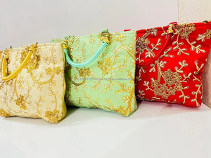 กระเป๋าคลัทช์ปิดปิดมีซิปปักลายผ้าซาตินสไตล์อินเดียวินเทจเหมาะสำหรับเป็นของขวัญแต่งงานเพื่อนเจ้าสาว - Product Image 2