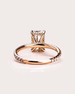 Bague de fiançailles de luxe unisexe en or pur 14 carats certifiée IGI avec diamant de laboratoire taille radiant et halo caché serti pavé, idéale pour les mariages et occasions spéciales - Product Image 2