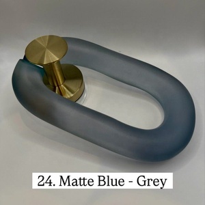 Escultura de Resina Azul Gris Mate Impermeable, Hecha a Mano, Arte Moderno para Decoración del Hogar, Diseño Artístico de Fundición con Forma Irregular - Product Image 1