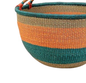Panier de rangement durable en jonc de mer tressé, rayures turquoise et orange, pour vêtements et articles divers de chambre - Product Image 3