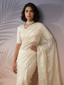 Sari en soie de framboise pure Elite Weaves brodé avec des motifs Leheriya et une bordure à sequins - Product Image 2