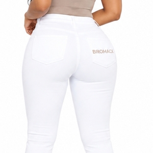 Jeans de Mezclilla Blancos para Mujer, Acabado Blanco Limpio, Diseño Ajustado, Estilo Casual Moderno, Cómodos para Uso Diario, Diseño Clásico con Bolsillos - Product Image 6
