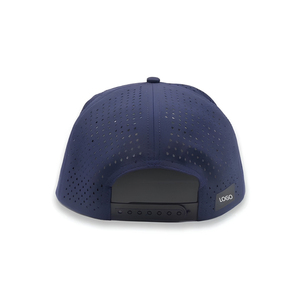 Casquette de golf personnalisée avec logo en patch de caoutchouc, imperméable, 5 panneaux, respirante, avec trous découpés au laser, fermeture snapback - Product Image 4