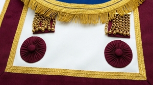 Tablier maçonnique personnalisé brodé en velours bleu avec franges dorées et insigne à coudre |   Tablier de cérémonie maçonnique, Regalia de loge - Product Image 4
