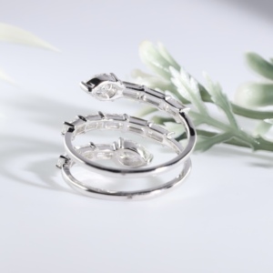 Anillo de compromiso y boda de lujo de oro blanco con corte esmeralda, cultivado en laboratorio, con bandas de diamantes en espiral de serpiente para mujer, anillos envolventes llamativos. - Product Image 2