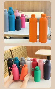 Bouteille d'eau de sport écologique en acier inoxydable à isolation sous vide, avec revêtement en caoutchouc, pour boissons chaudes et froides - Product Image 3