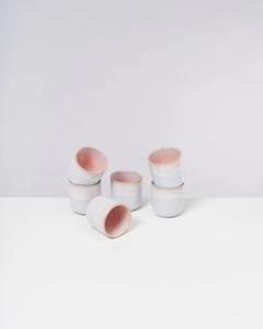 แก้วกาแฟเซรามิคพรีเมียมเคลือบสีน้ำเงินเหล็ก ดีไซน์โค้งมน จับถนัดมือ เก็บความร้อนได้ดี เหมาะสำหรับชุดอาหารสมัยใหม่ - Product Image 6