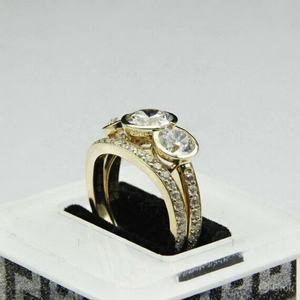 Anillo de compromiso y boda de lujo vintage con tres moissanitas talladas, engaste de garra, plata de ley 925 chapada en oro amarillo - Product Image 4