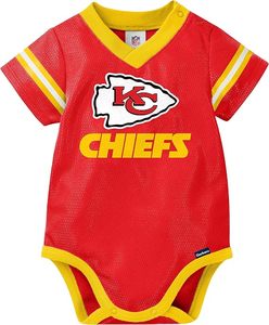 Body de Bebé Color Granate del Equipo de Fútbol Americano de Washington con Bandera Americana, Ribete Amarillo y Logotipo Bordado, 100% Poliéster, Malla Brillante - Product Image 5