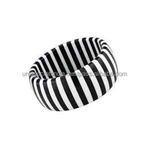 Bracelets élégants en résine audacieuse pour femmes | | Qualité supérieure, designs vibrants, idéaux pour un usage quotidien et occasionnel | | - Product Image 4