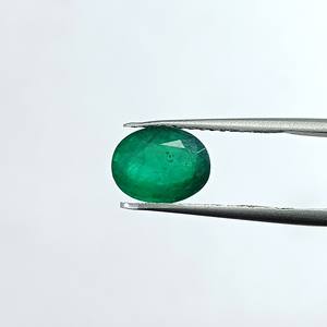 มรกตสีเขียวรูปไข่ 2.37 กะรัต จากแซมเบีย พลอยหลวม - Product Image 2