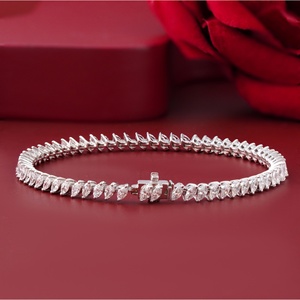 สร้อยข้อมือเทนนิสทองคำแท้ 14K ประดับเพชรทรงมาร์คีส์ 3.03 กะรัต เพาะเลี้ยงในห้องปฏิบัติการ ทอง 10K/สีเหลือง/สีขาว รับรองโดย IGI แบบ Chevron Prong - Product Image 2