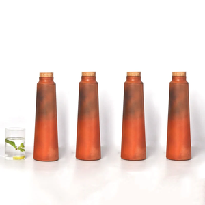 Ensemble de 4 - Bouteilles en terre cuite faites à la main - 800 ml avec couvercle en bois et bouchon en liège - Product Image 1