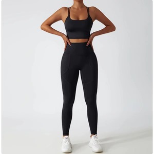 Conjunto de Yoga de 2 Piezas para Mujer, Personalizado y de Alta Calidad, Sujetador Deportivo y Leggings, Antibacteriano, de Secado Rápido y Transpirable - Product Image 4