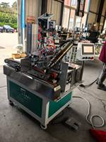 Machine à ourler et à perforer les œillets