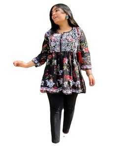 เครื่องแต่งกายกูจารัทสุริตแบบดั้งเดิมเสื้อผ้าสไตล์ชนเผ่าสีเข้มปักลายมีหลายสี - Product Image 2