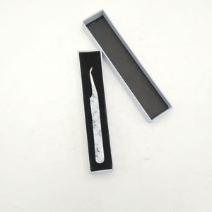 Pince à cils professionnelle de qualité supérieure avec logo personnalisé et imprimé en marbre Antibactérien durable à 45 degrés en acier inoxydable - Product Image 6
