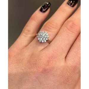 Bague d'anniversaire en diamant de laboratoire en argent sterling 925 Cadeau de Saint-Valentin parfait pour elle - Product Image 4