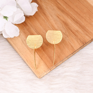 Pendientes de Botón Lisos de Latón Chapado en Oro de Alta Calidad, Acabado Mate Hecho a Mano, Fabricante Mayorista de Pendientes de Botón de Latón Chapado en Oro - Product Image 2