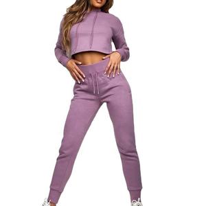 Conjunto Deportivo de Sudadera con Capucha y Top Corto, Diseño Moderno, Color Morado Sólido, Corte Regular, con Logotipo Personalizado, para Mujer, en Felpa Gruesa - Product Image 5