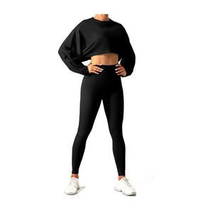Conjunto Deportivo de 2 Piezas para Mujer, Top Corto Holgado de Manga Larga y Leggings de Talla Grande para Gimnasio - Product Image 1