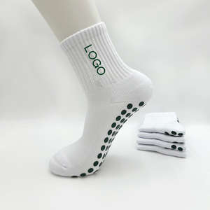 Calcetines de Pilates Personalizados Antideslizantes para Yoga y Barre, Calcetines Deportivos de Punto Grueso con Logotipo Personalizado, Diseño, Color y Material a Medida para Mujer - Product Image 1