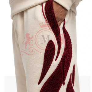 Conjunto Deportivo Moderno con Bordado Chenille, Cómodo y Casual - Product Image 4