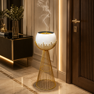 Brûle-encens blanc élégant avec un support en fil doré fin et un rebord orné, pièce de décoration luxueuse pour les espaces modernes - Product Image 4