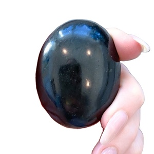 Piedra de Palma de Turmalina Negra de Alta Calidad, Tallada, Feng Shui, Origen Europeo, Ágata Alfazal, Regalo - Product Image 1