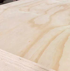 ไม้อัดสนเคลือบผิวคุณภาพสูง ขนาด 1220x2440 มม. แกนยาง มาตรฐาน E0 เป็นมิตรกับสิ่งแวดล้อม สำหรับงานแบบหล่อปูน งานเฟอร์นิเจอร์ และงานก่อสร้าง ขายส่ง - Product Image 5
