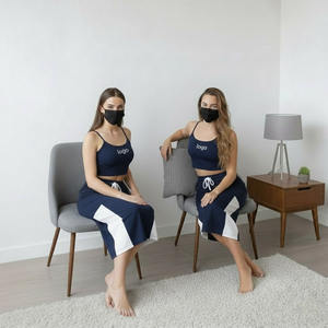 Ensemble de jupes personnalisées OEM pour femmes, avec crop top à capuche et impression de logo décontractée, collection hiver. - Product Image 2