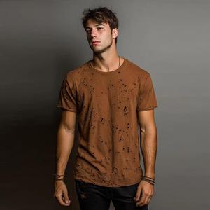 เสื้อยืดผู้ชายแบบใหม่ สไตล์ดิสเทรส 100% ผ้าฝ้าย คอกลม ใส่สบาย ระบายอากาศดี ทรงหลวม รับสกรีนโลโก้ OEM ตัวอักษร สไตล์ไฮสตรีท - Product Image 3