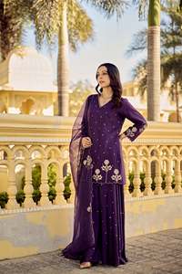 Traje Tradicional Indio para Mujer, Salwar Kameez de Seda Chanderi Morada con Bordado Floral, Conjunto Kurta - Product Image 2