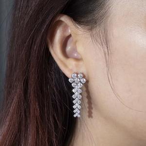 Boucles d'oreilles de luxe de qualité supérieure plaquées argent avec diamants naturels taille brillant certifiés IGI, couleur diamant blanc haute pureté E - Product Image 1