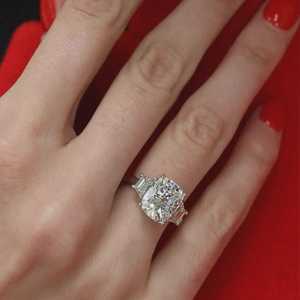 Anillo Moderno de Tres Piedras con Corte Cojín de Diamante Moissanita, Plata 925 Original, Joyería Fina para Aniversario, Regalo Encantador para Pareja - Product Image 1