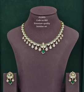 Collier et boucles d'oreilles Kundan Premium 12893, pierres en zircon cubique, plaqué or, zircon taillé en poire, style ethnique pour mariages et fêtes - Product Image 4