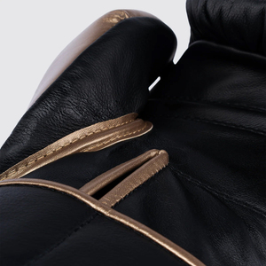 Gants de boxe et de sparring robustes en cuir véritable noir et or pour le kickboxing et le Muay Thai, personnalisables avec logo - Product Image 2