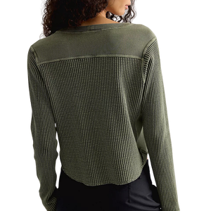 Camiseta de Mujer Personalizada de 210 g/m², Cuello Redondo, Manga Larga, Tejido Térmico Tipo Waffle, Transpirable, con Logotipo, 100 % Algodón - Product Image 4
