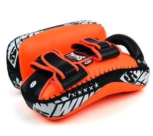 แผ่นเตะคู่ฝึกซ้อมมวยคิกบ็อกซิ่ง ยี่ห้อ Twins Orange Custom Brand รุ่น AFS-KS-001 ผลิตจากวัสดุ PU ทนทาน ใช้งานได้ทุกฤดู - Product Image 3