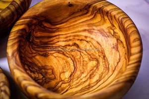 Ensemble de 6 bols en bois d'olivier faits à la main, de différentes tailles. Fabriqués en Allemagne. Bol à fruits, bol à salade, cadeau. - Product Image 6