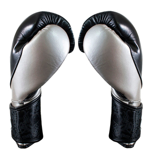 ถุงมือคิกบ็อกซิ่ง Cleto Reyes MMA Sanda สีดำเทา คุณภาพพรีเมียม หนังแท้ ระบายอากาศได้ดี น้ำหนักเบา เหมาะสำหรับการฝึกซ้อม - Product Image 4