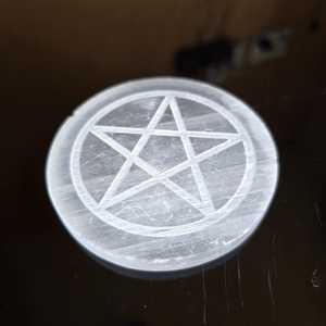 Plaque en sélénite naturelle Étoile de David de 3 pouces, hexagramme gravé, plaque de recharge en cristal rond, décoration spirituelle, vente en gros - Product Image 2