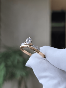 Bague de fiançailles en or avec diamant de laboratoire 0,4 carat, taille ronde, six pierres entrecroisées, bijou de promesse pour femme - Product Image 4