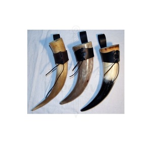 Corne de buffle artisanale indienne, 3 pièces, de haute qualité, corne à boire naturelle en buffle avec sangle en cuir - Product Image 1