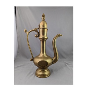 Surahi en laiton artisanal, élégant récipient de service indien pour une décoration de table de luxe et une décoration intérieure ethnique - Product Image 6