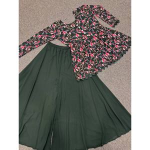 Conjunto Top-Bottom de mujer con elegante hilo de bordar y lentejuelas Work Beautiful Design - Product Image 4