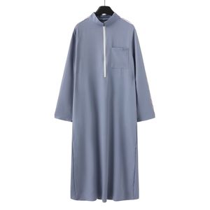 Túnica Árabe Azul Acero con Ribete en Contraste, Tela de Alto Rendimiento, Fácil Cuidado, Corte Moderno, Estilo Relajado, Comodidad Premium para Hombre - Product Image 3
