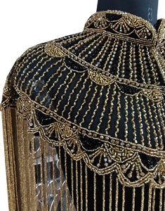 Poncho de soirée scintillant tendance d'été, respirant, orné de paillettes et de cristaux, magnifiquement brodé à la main avec des franges, de créateur, vente en gros - Product Image 2