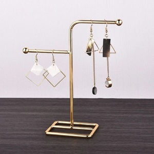 Organizador de Joyas Minimalista con Soporte Elevado para Pendientes, Base Compacta, Solución Moderna para Ahorrar Espacio en el Tocador - Product Image 5