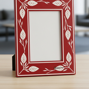 Cadre photo de luxe en os incrusté de motifs floraux rouges, décoration élégante pour la maison - Product Image 1